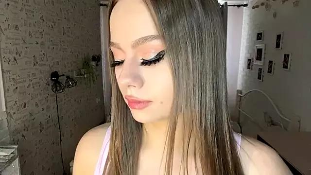 Discover our girls online shows and discover the company of countless livestreamers, with stunning shapes, sex toys and more.