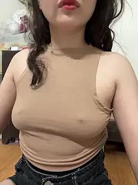 Discover our girls online shows and discover the company of countless livestreamers, with stunning shapes, sex toys and more.