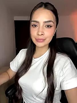 Linna_Cam from StripChat