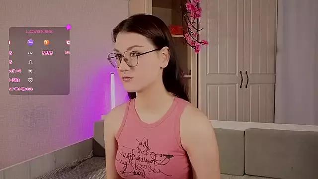LinnaFlow from StripChat is Freechat