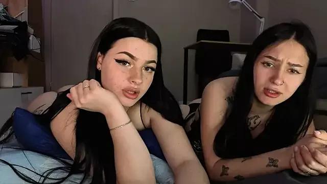 Discover our girls online shows and discover the company of countless livestreamers, with stunning shapes, sex toys and more.
