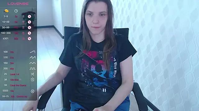 Discover our girls online shows and discover the company of countless livestreamers, with stunning shapes, sex toys and more.