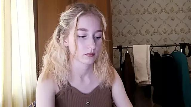 LisaKacitaa from StripChat is Freechat
