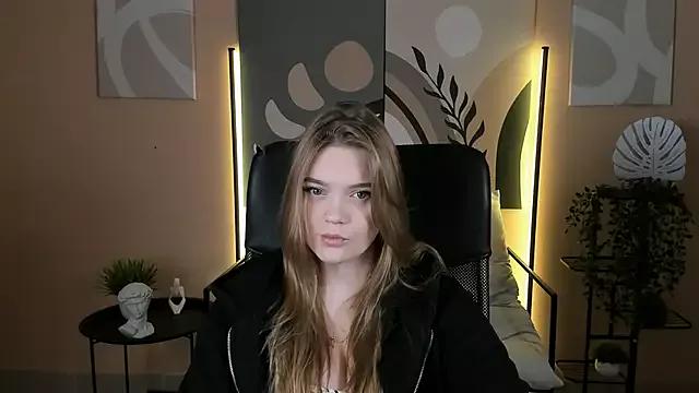 Discover our girls online shows and discover the company of countless livestreamers, with stunning shapes, sex toys and more.