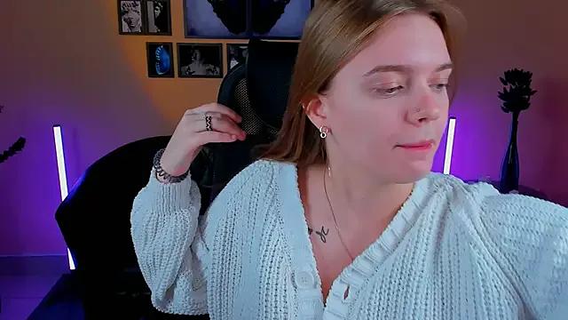 Discover our girls online shows and discover the company of countless livestreamers, with stunning shapes, sex toys and more.