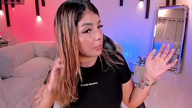 Discover our girls online shows and discover the company of countless livestreamers, with stunning shapes, sex toys and more.