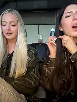 lisapeperoni from StripChat is Freechat