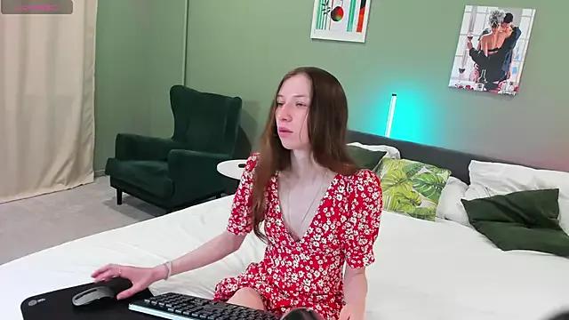 Discover our girls online shows and discover the company of countless livestreamers, with stunning shapes, sex toys and more.