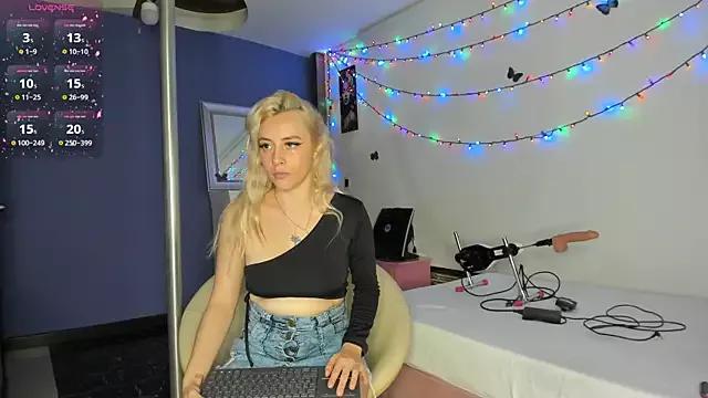 Lissa_Brow from StripChat