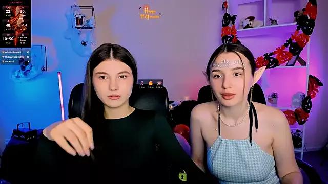 Discover our girls online shows and discover the company of countless livestreamers, with stunning shapes, sex toys and more.