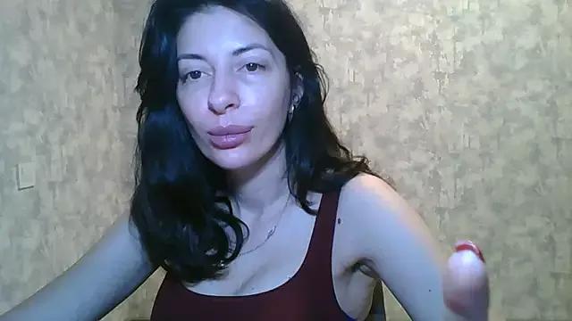 Discover our girls online shows and discover the company of countless livestreamers, with stunning shapes, sex toys and more.