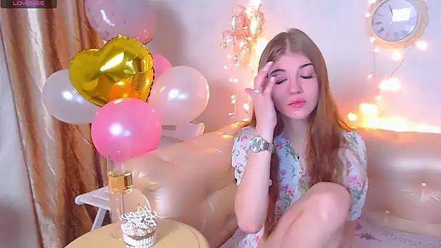 Discover our girls online shows and discover the company of countless livestreamers, with stunning shapes, sex toys and more.