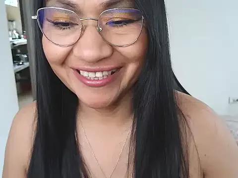 Discover our girls online shows and discover the company of countless livestreamers, with stunning shapes, sex toys and more.