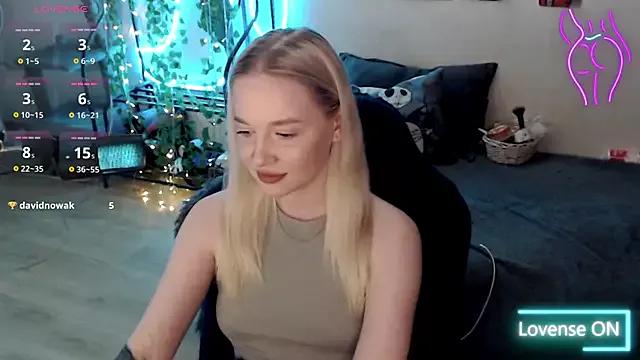 Discover our girls online shows and discover the company of countless livestreamers, with stunning shapes, sex toys and more.