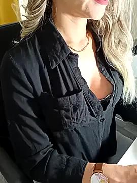 lisshorn from StripChat is Freechat