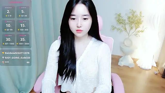 Discover our girls online shows and discover the company of countless livestreamers, with stunning shapes, sex toys and more.