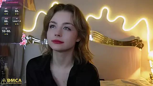 Discover our girls online shows and discover the company of countless livestreamers, with stunning shapes, sex toys and more.