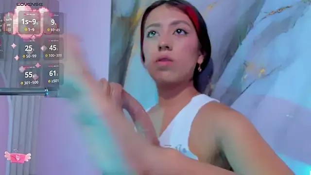 Discover our girls online shows and discover the company of countless livestreamers, with stunning shapes, sex toys and more.