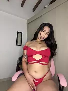 Discover our girls online shows and discover the company of countless livestreamers, with stunning shapes, sex toys and more.