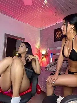 Discover our girls online shows and discover the company of countless livestreamers, with stunning shapes, sex toys and more.