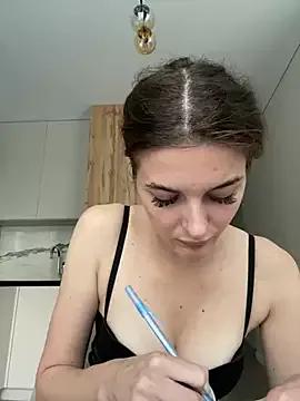Discover our girls online shows and discover the company of countless livestreamers, with stunning shapes, sex toys and more.