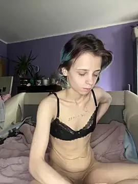 Discover our girls online shows and discover the company of countless livestreamers, with stunning shapes, sex toys and more.