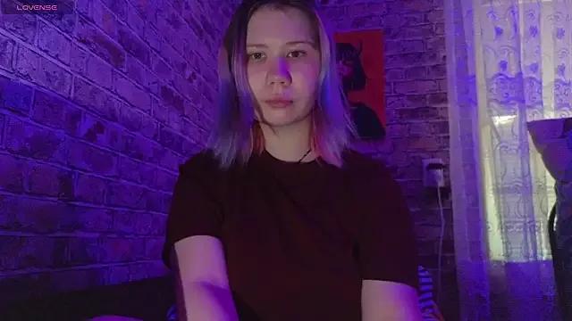 Discover our girls online shows and discover the company of countless livestreamers, with stunning shapes, sex toys and more.