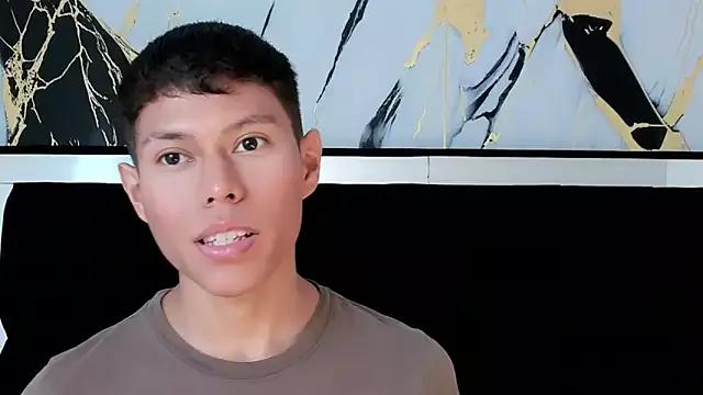 Discover our girls online shows and discover the company of countless livestreamers, with stunning shapes, sex toys and more.