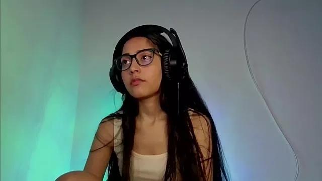 Discover our girls online shows and discover the company of countless livestreamers, with stunning shapes, sex toys and more.