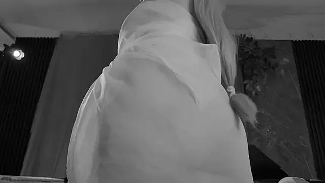 Little_maeve from StripChat is Freechat