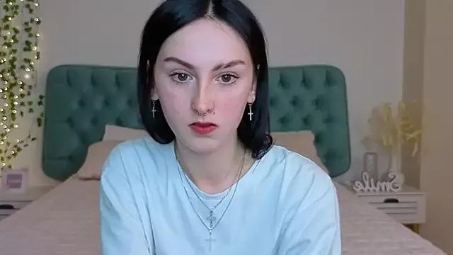 Discover our girls online shows and discover the company of countless livestreamers, with stunning shapes, sex toys and more.