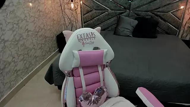 LITTLE_ONIX from StripChat