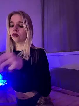 Discover our girls online shows and discover the company of countless livestreamers, with stunning shapes, sex toys and more.