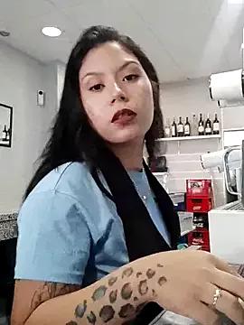 Discover our girls online shows and discover the company of countless livestreamers, with stunning shapes, sex toys and more.