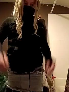 LittleblondeTS from StripChat