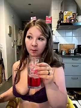 Discover our girls online shows and discover the company of countless livestreamers, with stunning shapes, sex toys and more.