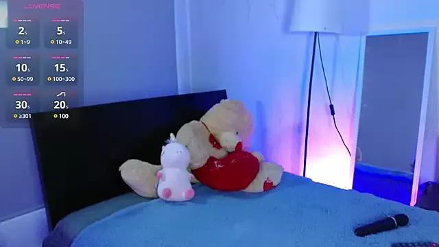 Discover our girls online shows and discover the company of countless livestreamers, with stunning shapes, sex toys and more.