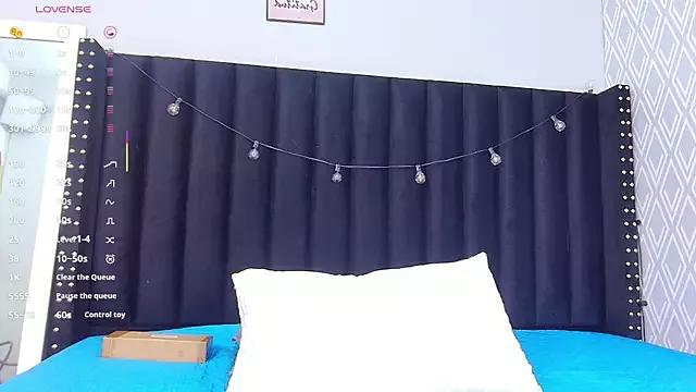 Discover our girls online shows and discover the company of countless livestreamers, with stunning shapes, sex toys and more.