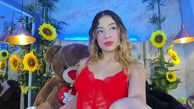 Discover our girls online shows and discover the company of countless livestreamers, with stunning shapes, sex toys and more.