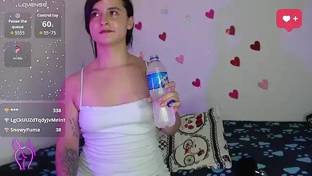 Discover our girls online shows and discover the company of countless livestreamers, with stunning shapes, sex toys and more.
