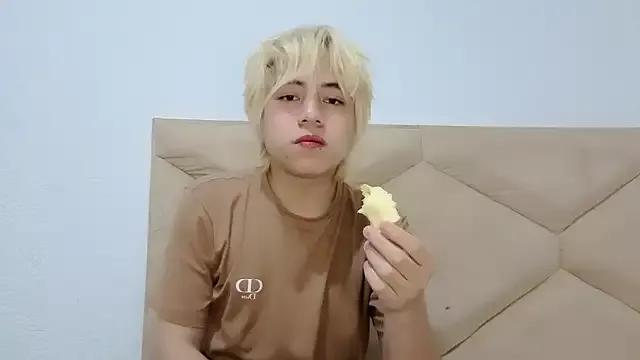 LittleKiioTatsuki from StripChat
