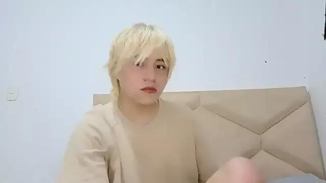 LittleKiioTatsuki from StripChat