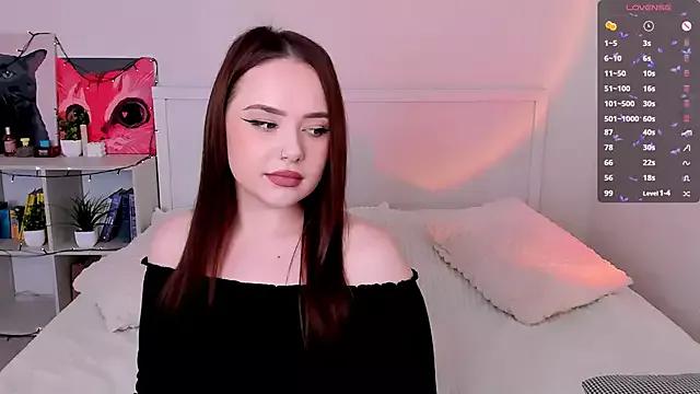 Discover our girls online shows and discover the company of countless livestreamers, with stunning shapes, sex toys and more.