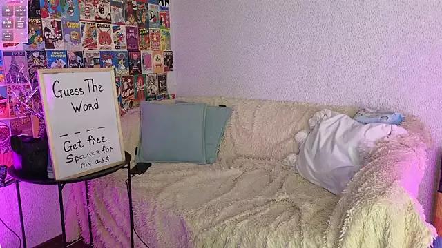 LittleLeen from StripChat