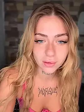 Discover our girls online shows and discover the company of countless livestreamers, with stunning shapes, sex toys and more.