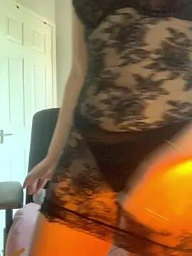 Discover our girls online shows and discover the company of countless livestreamers, with stunning shapes, sex toys and more.