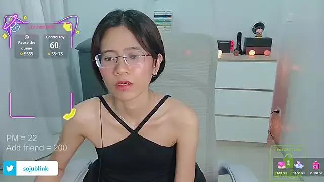 littlemiilk from StripChat