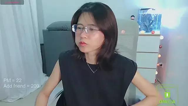 littlemiilk from StripChat