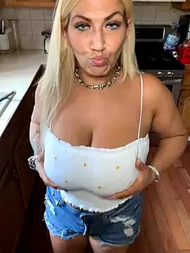 LittleMissEeve from StripChat