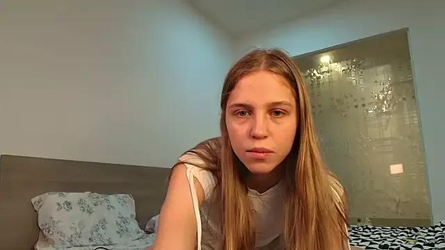 Discover our girls online shows and discover the company of countless livestreamers, with stunning shapes, sex toys and more.